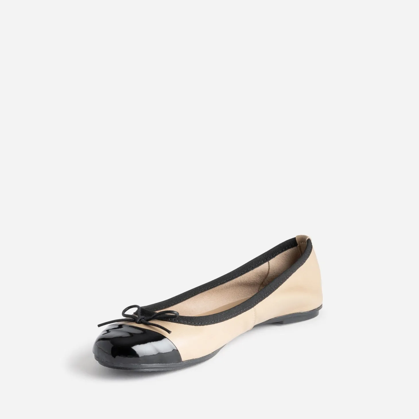 Ballerine beige en cuir à petit nœud
