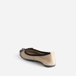 Ballerine beige en cuir à petit nœud