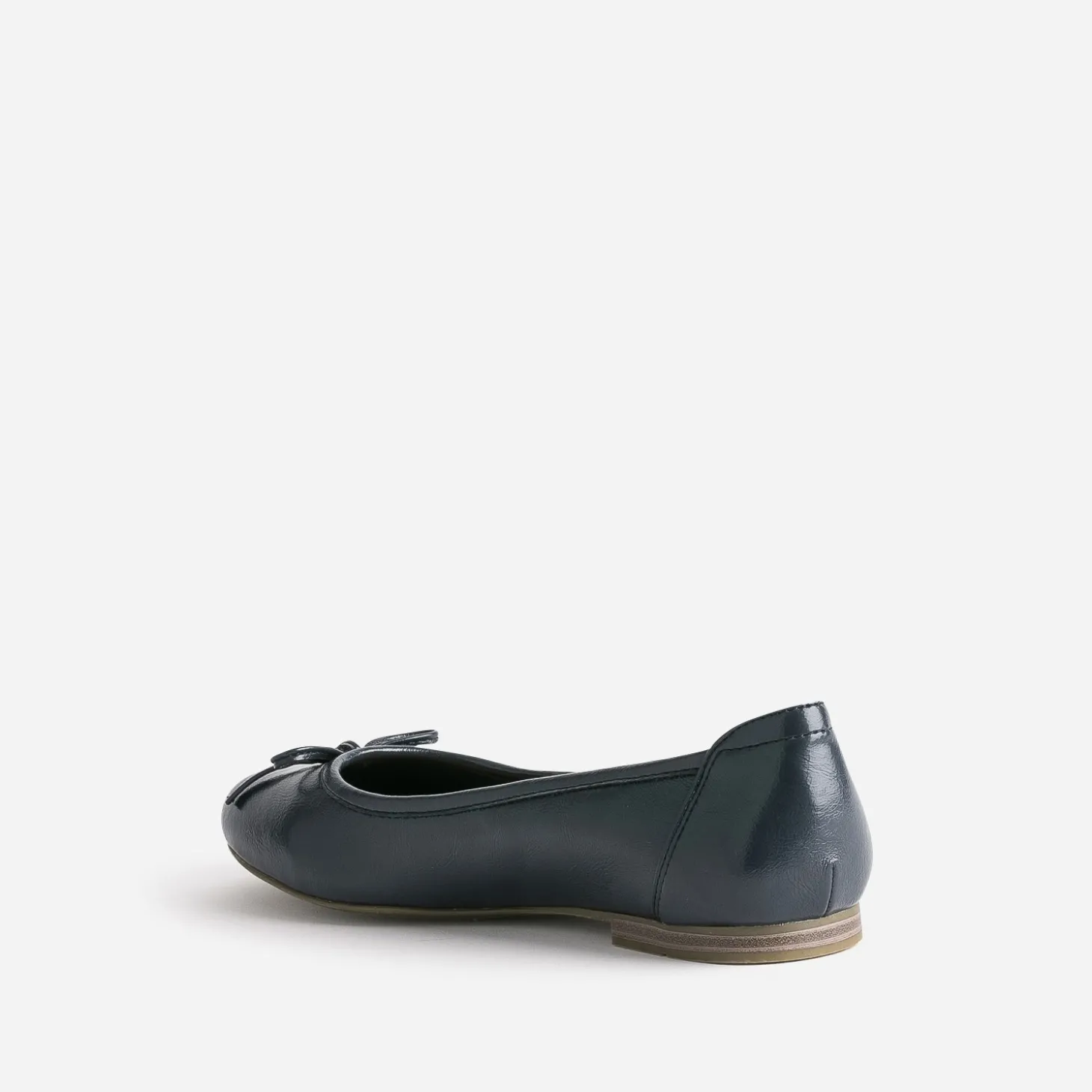 Ballerine marine avec nœud