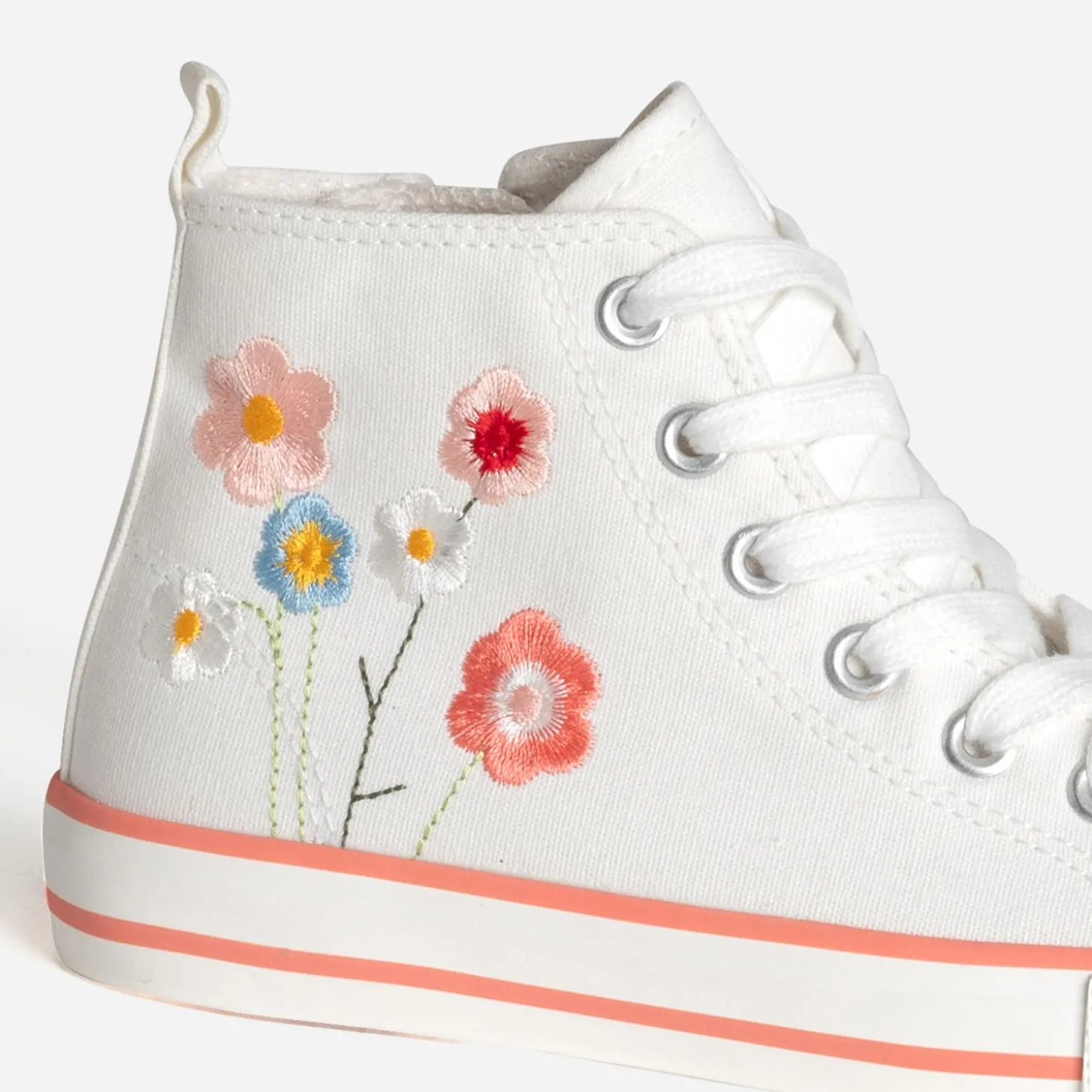 Basket BUGGY blanche toile broderie fleurs