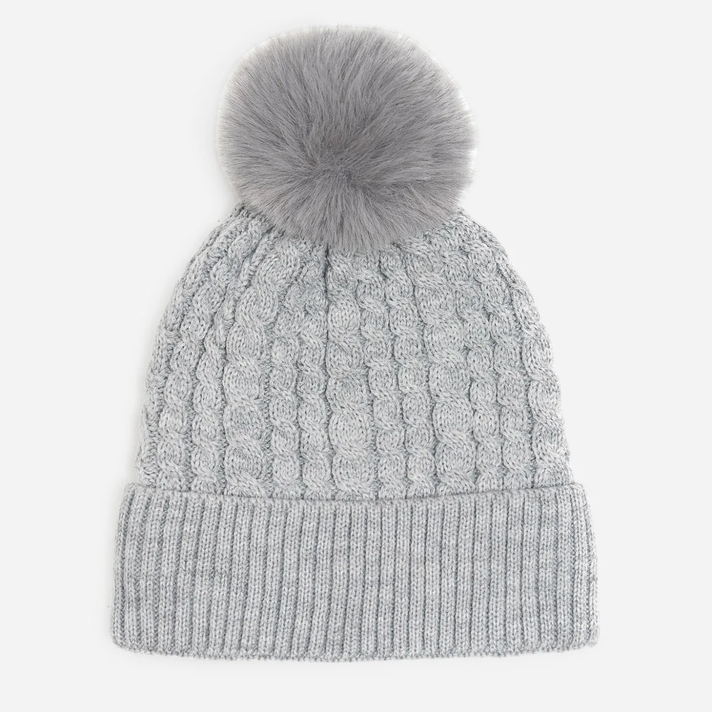 Bonnet gris tricot à torsades et pompon