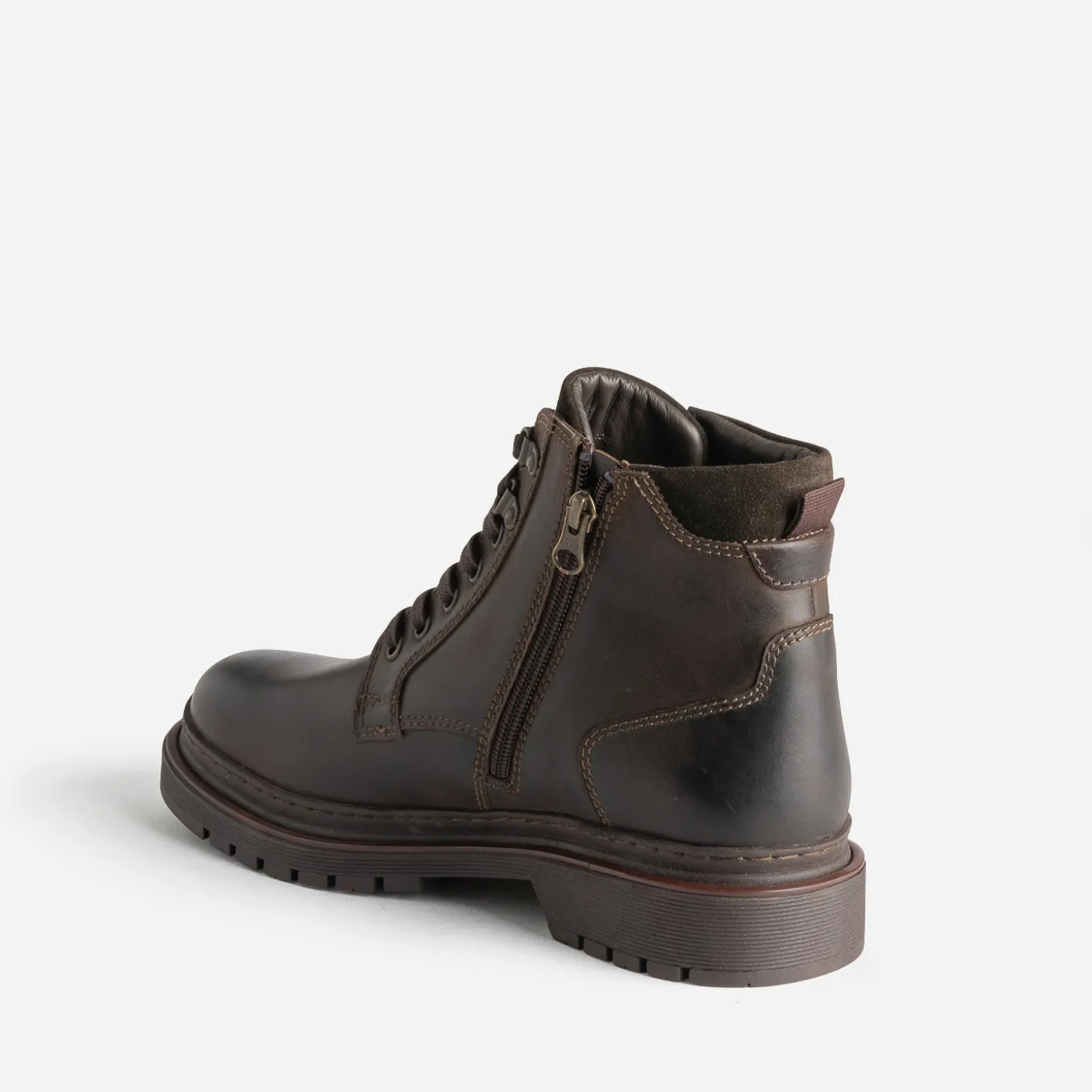 Boots à lacet marron en cuir à semelle cranté