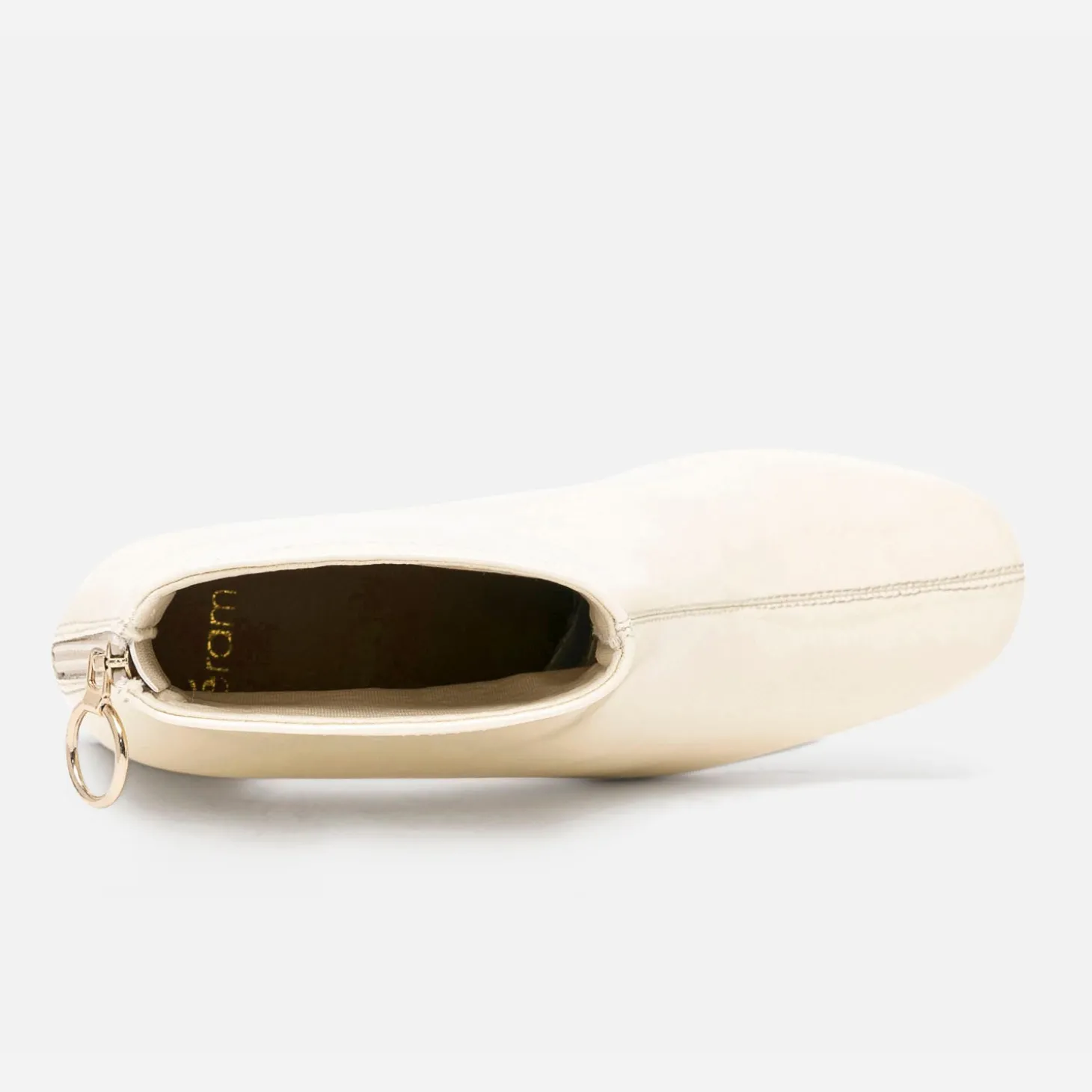 Boots blanc cassé verni à zip arrière