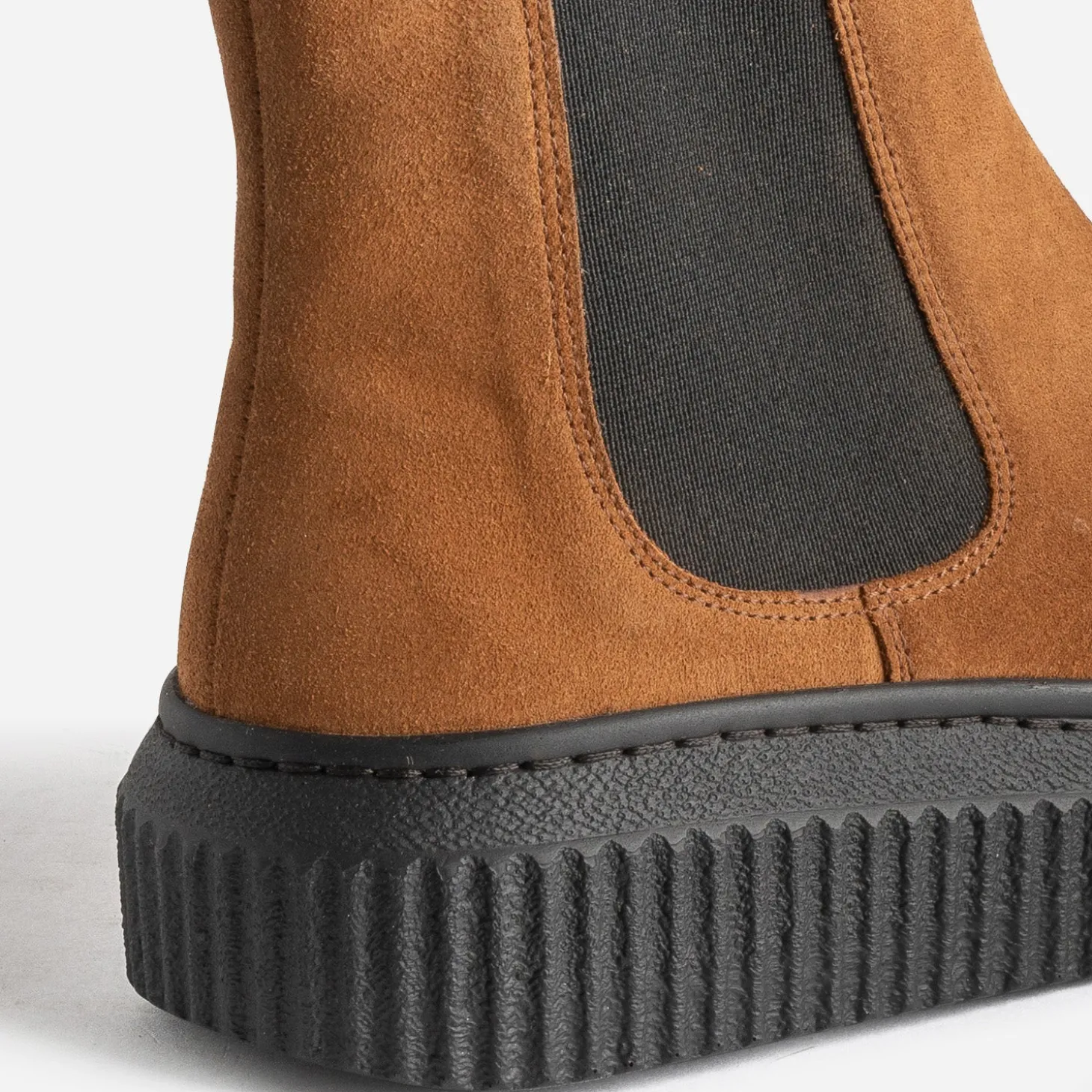 Boots camel en cuir velours à plateforme