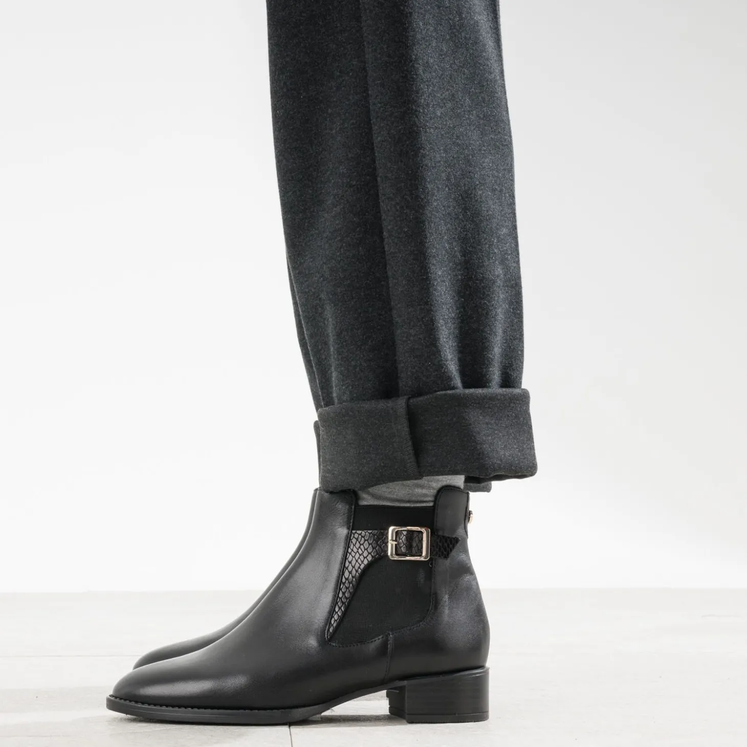 Boots ERAM FLEX noir en cuir détail embossé