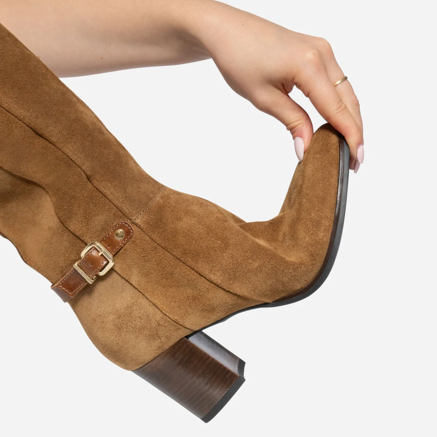 Botte marron clair en cuir velours