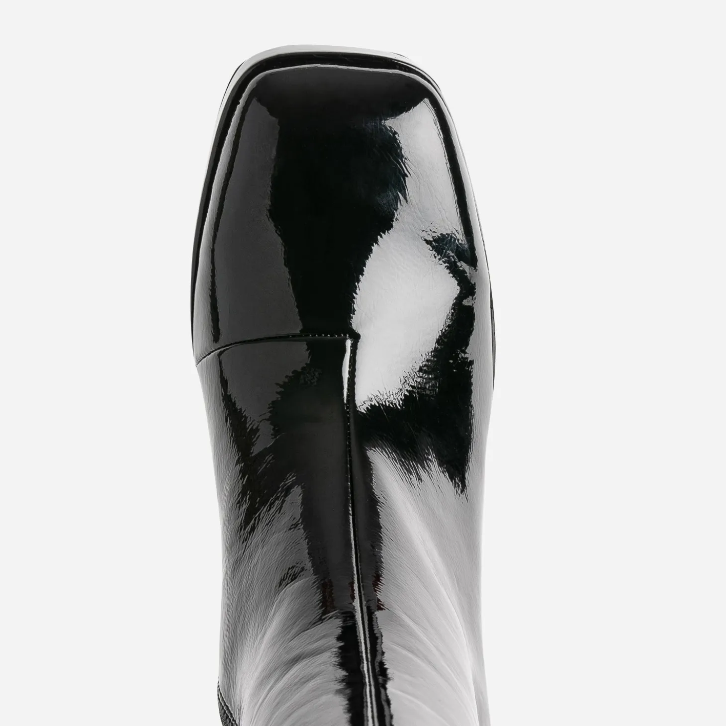Botte noire éco-conçue vernie à bout carré