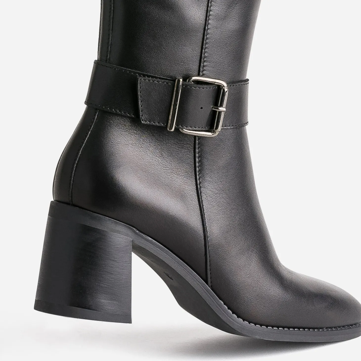 Botte noire en cuir à talon