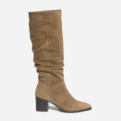Botte TEXTO taupe en cuir velours éco-conçu à tige plissée