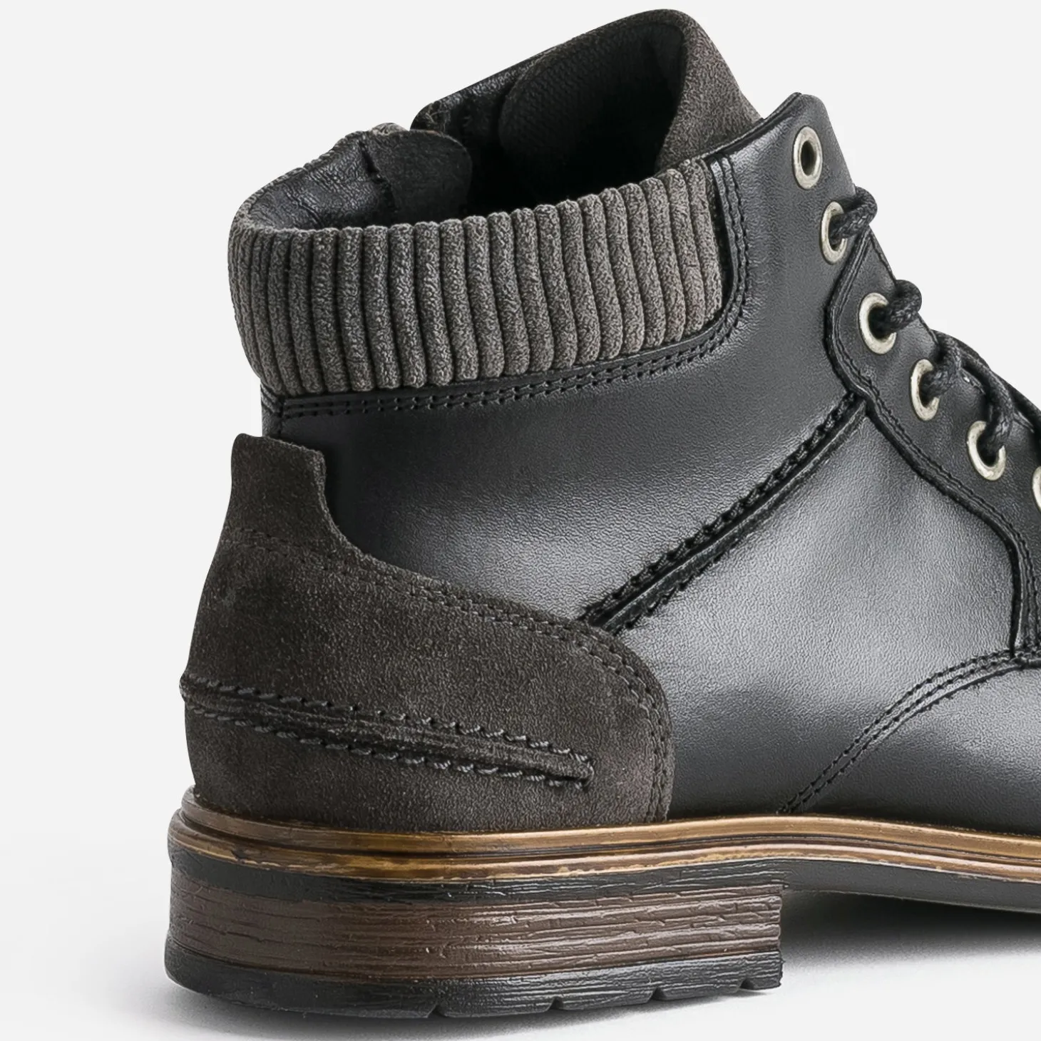 Bottine à lacet noire en cuir