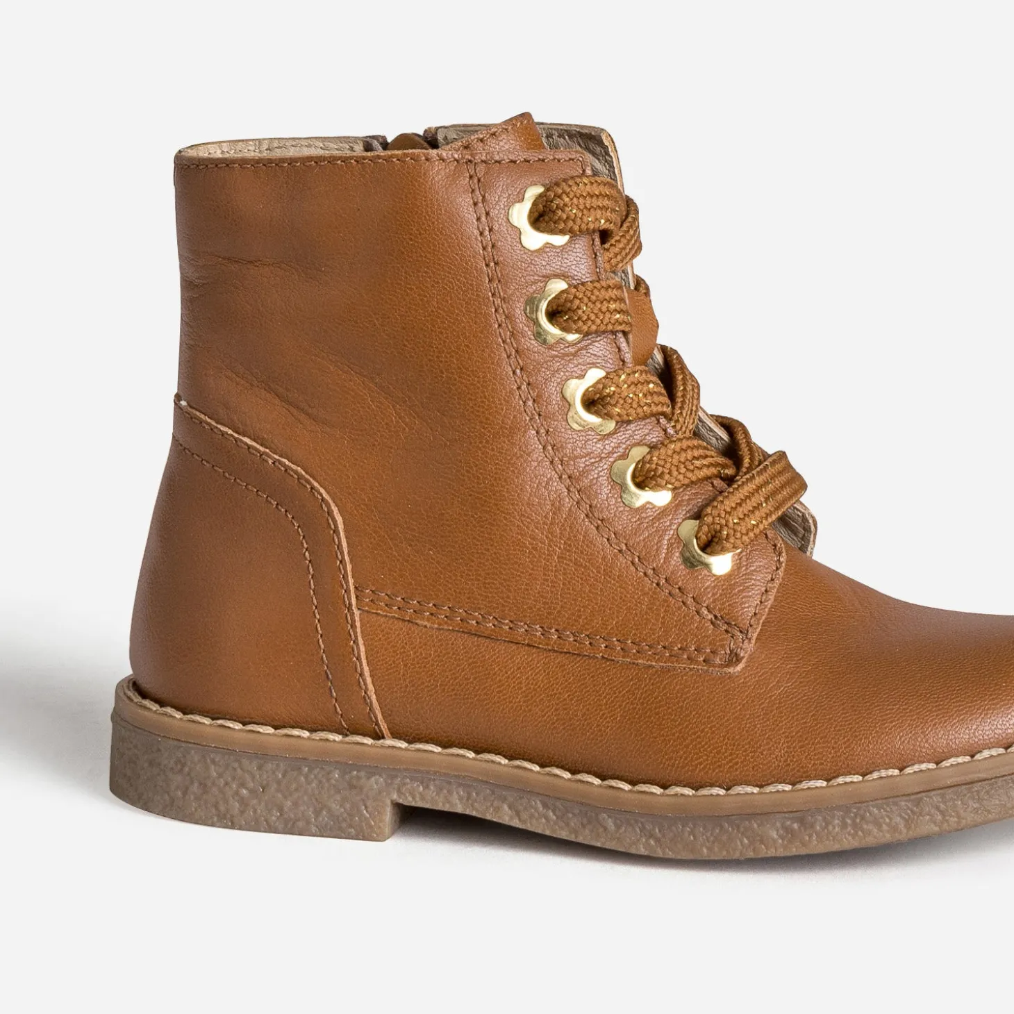 Bottine BUGGY camel cuir œillets-fleurs