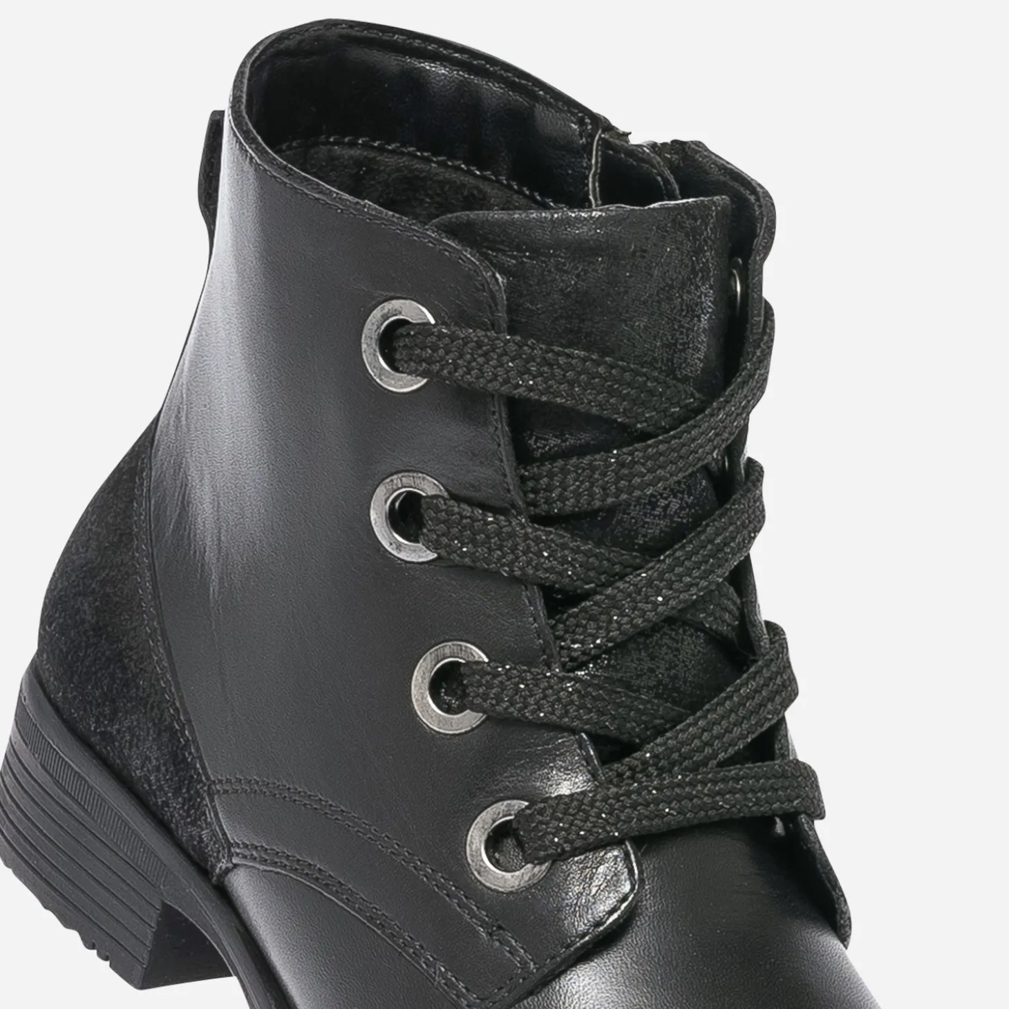 Bottine noire éco-conçue en cuir