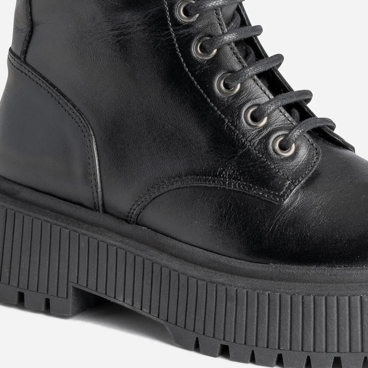 Bottine TEXTO noire en cuir à semelle plateforme