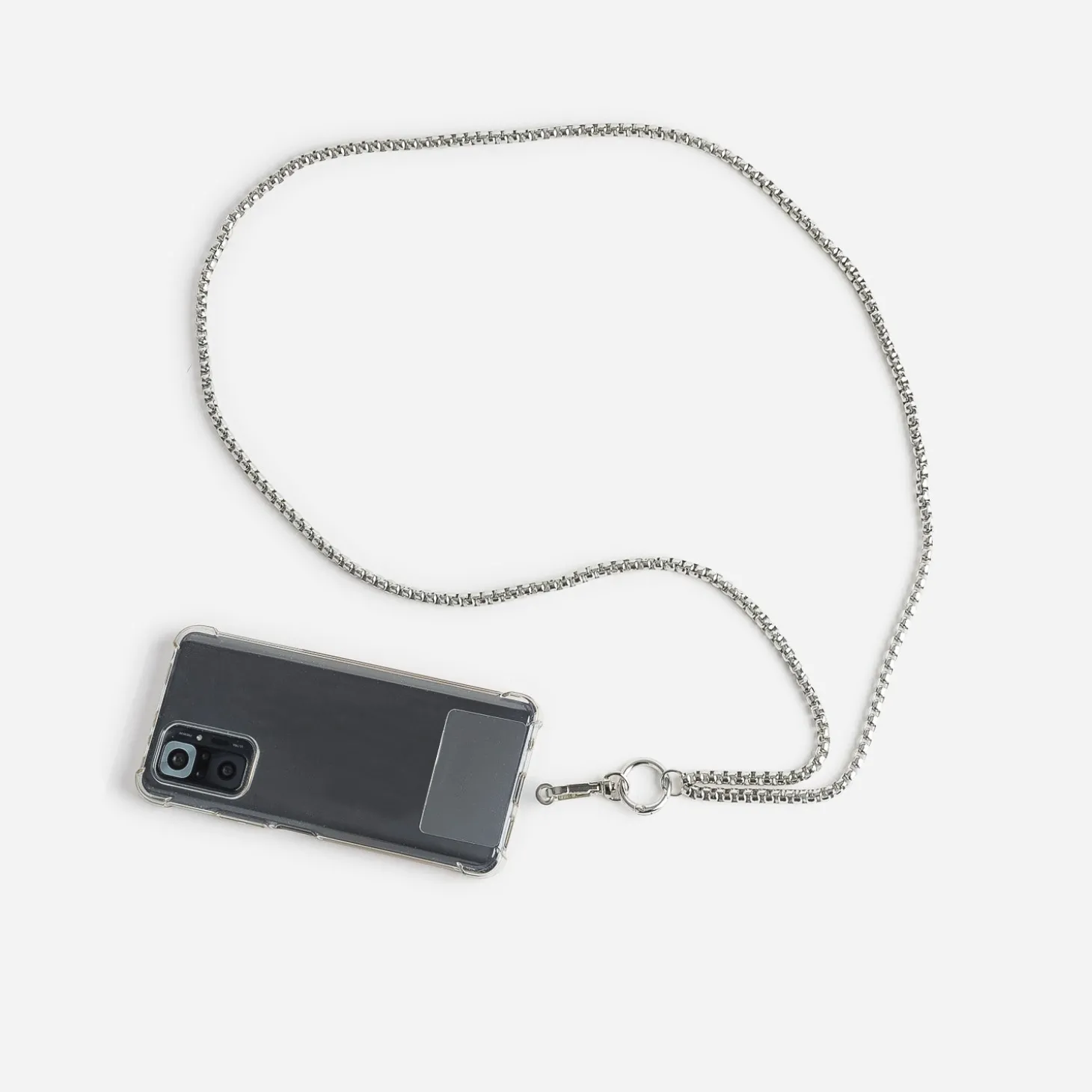 Chaîne-bijou TEXTO argentée pour téléphone