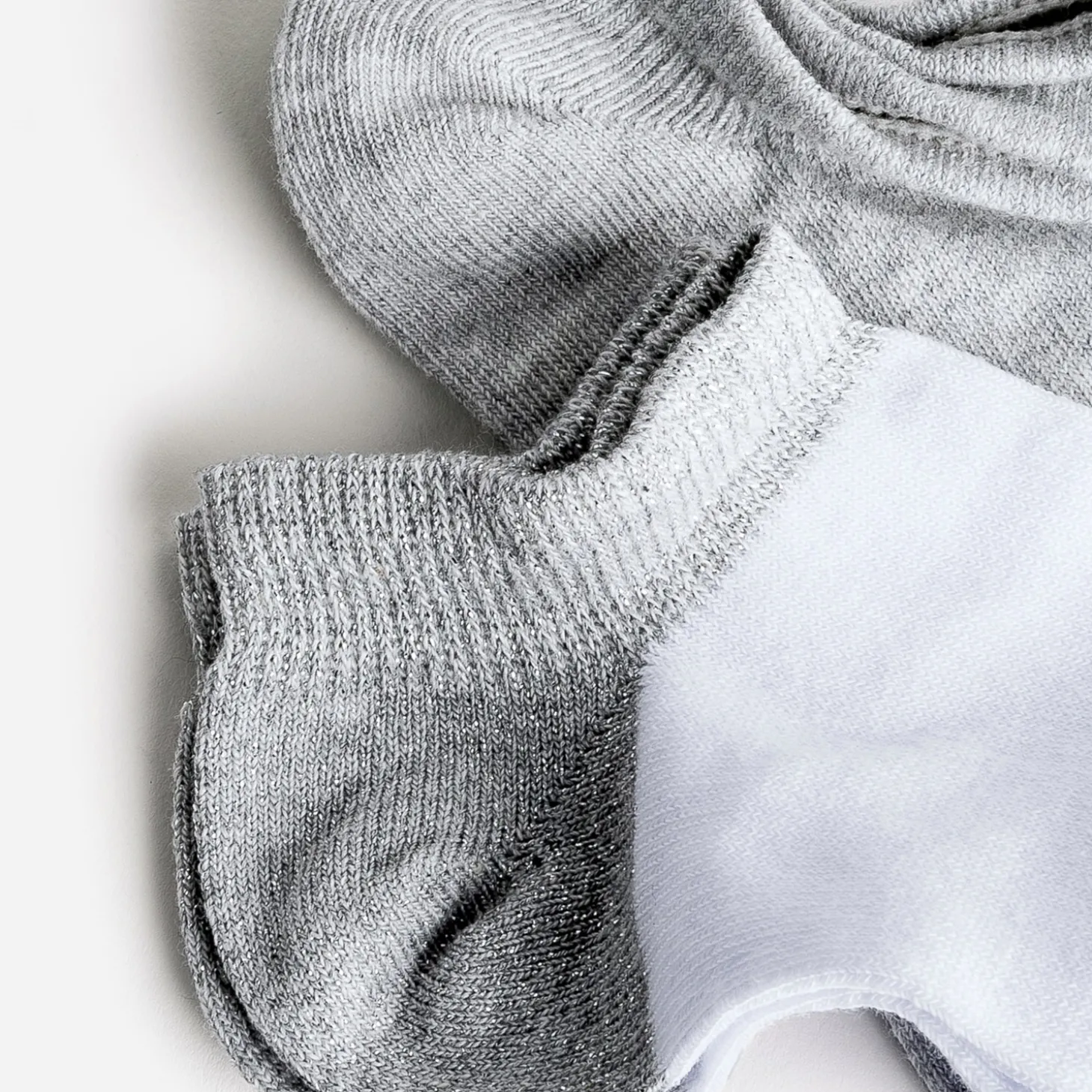 Chaussettes courtes blanches et gris pailleté