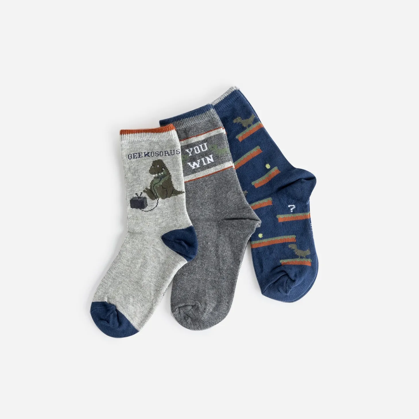Chaussettes grises, marine et kaki