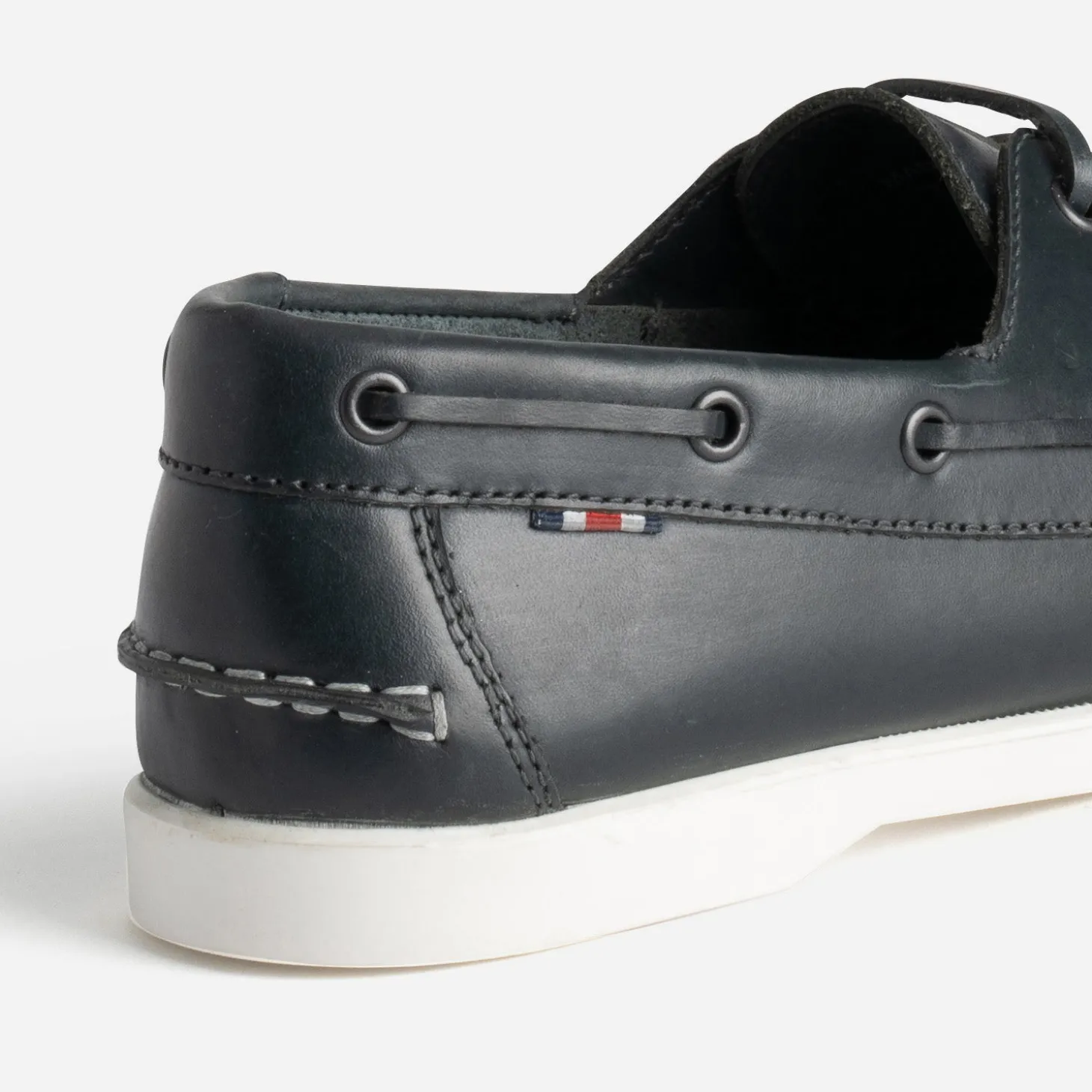 Chaussure-bateau marine en cuir