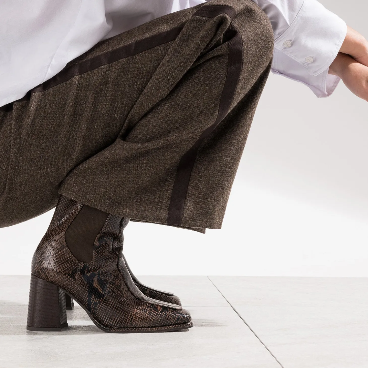 Chelsea boots marron imprimé effet python