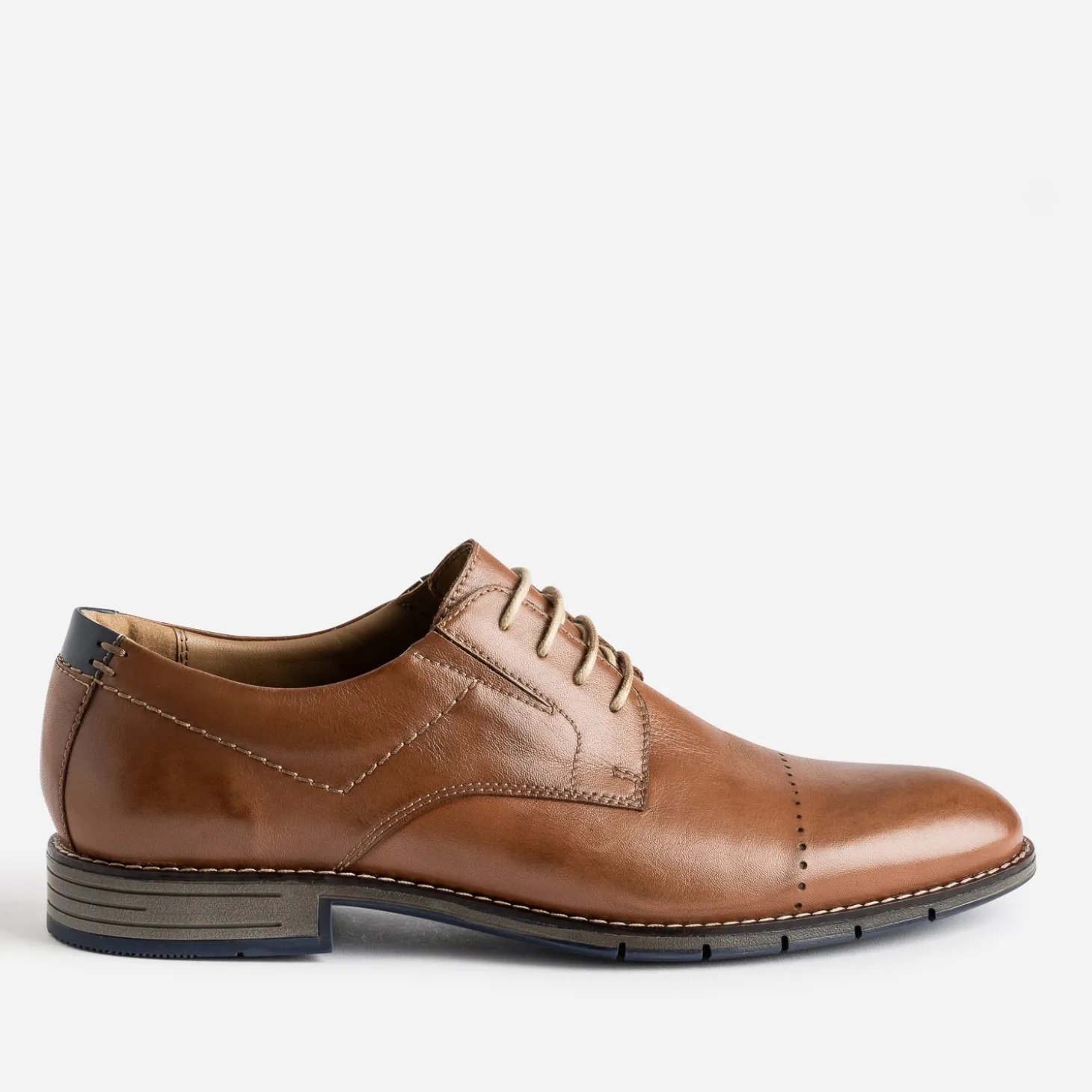 Derby cognac en cuir ligne perforée