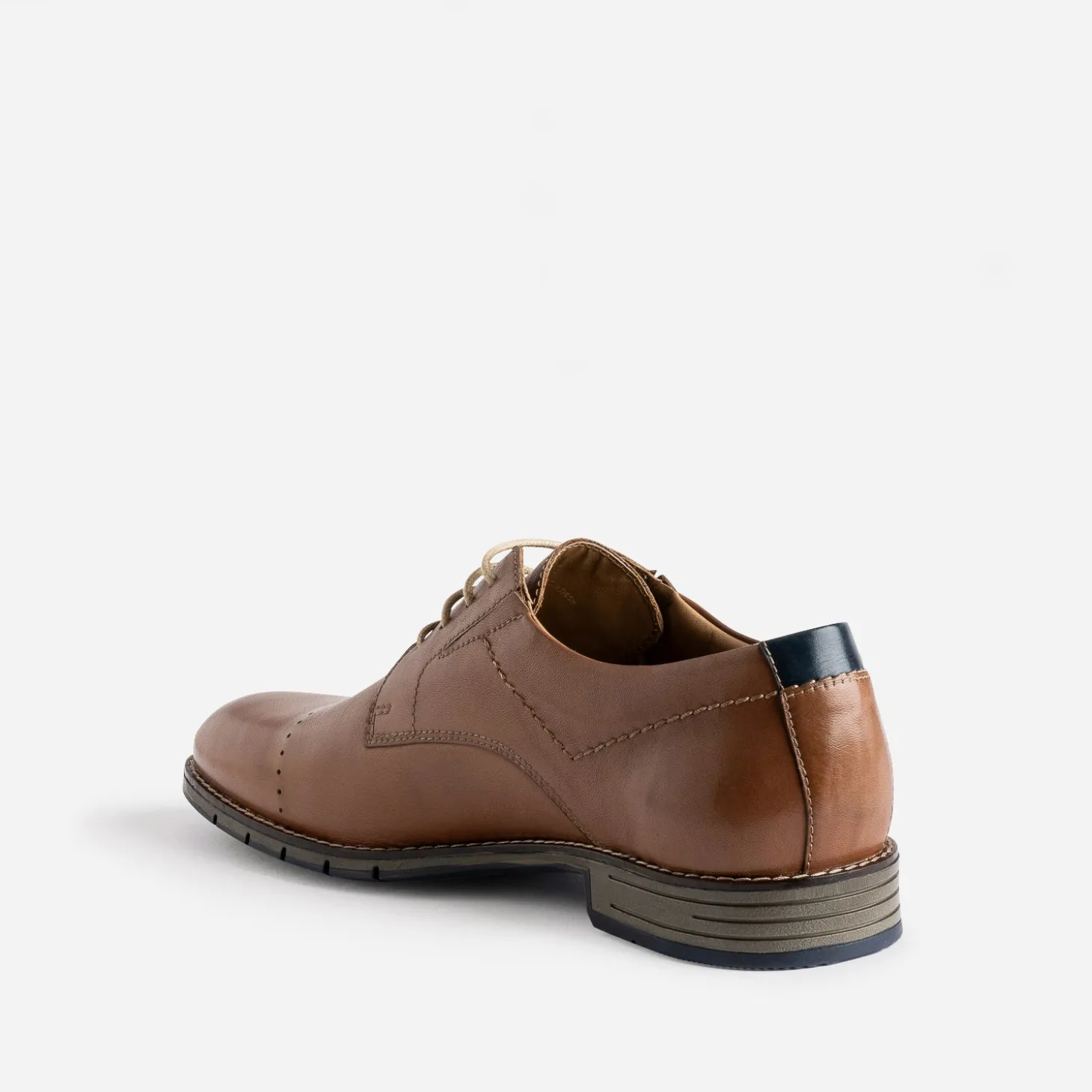 Derby cognac en cuir ligne perforée