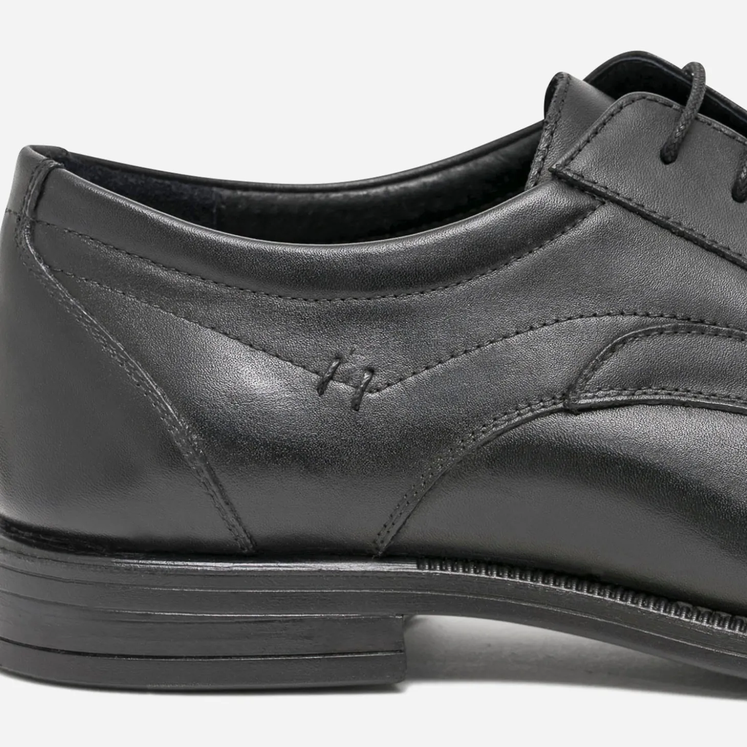 Derby noir en cuir éco-conçu