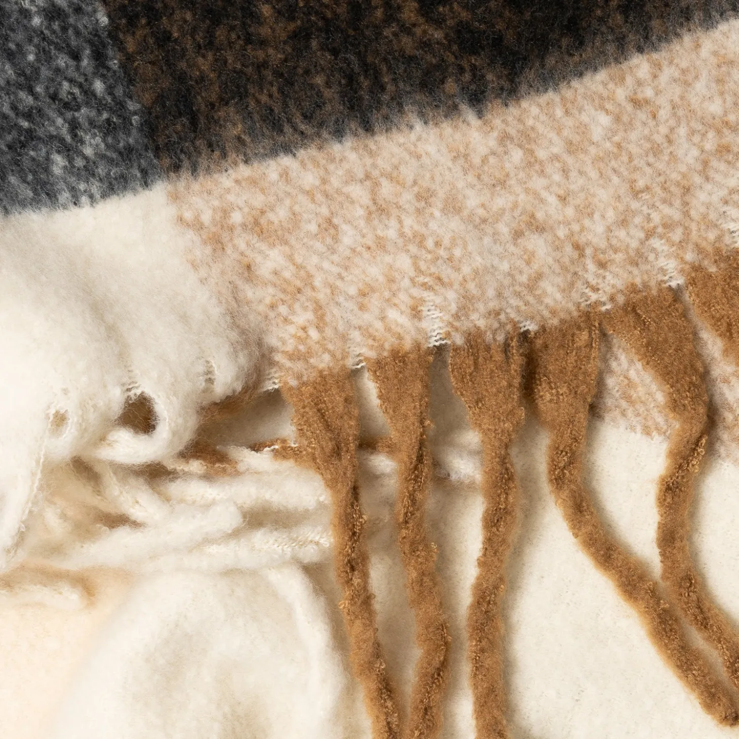 Echarpe TEXTO camel, écrue et noire maxi carreaux