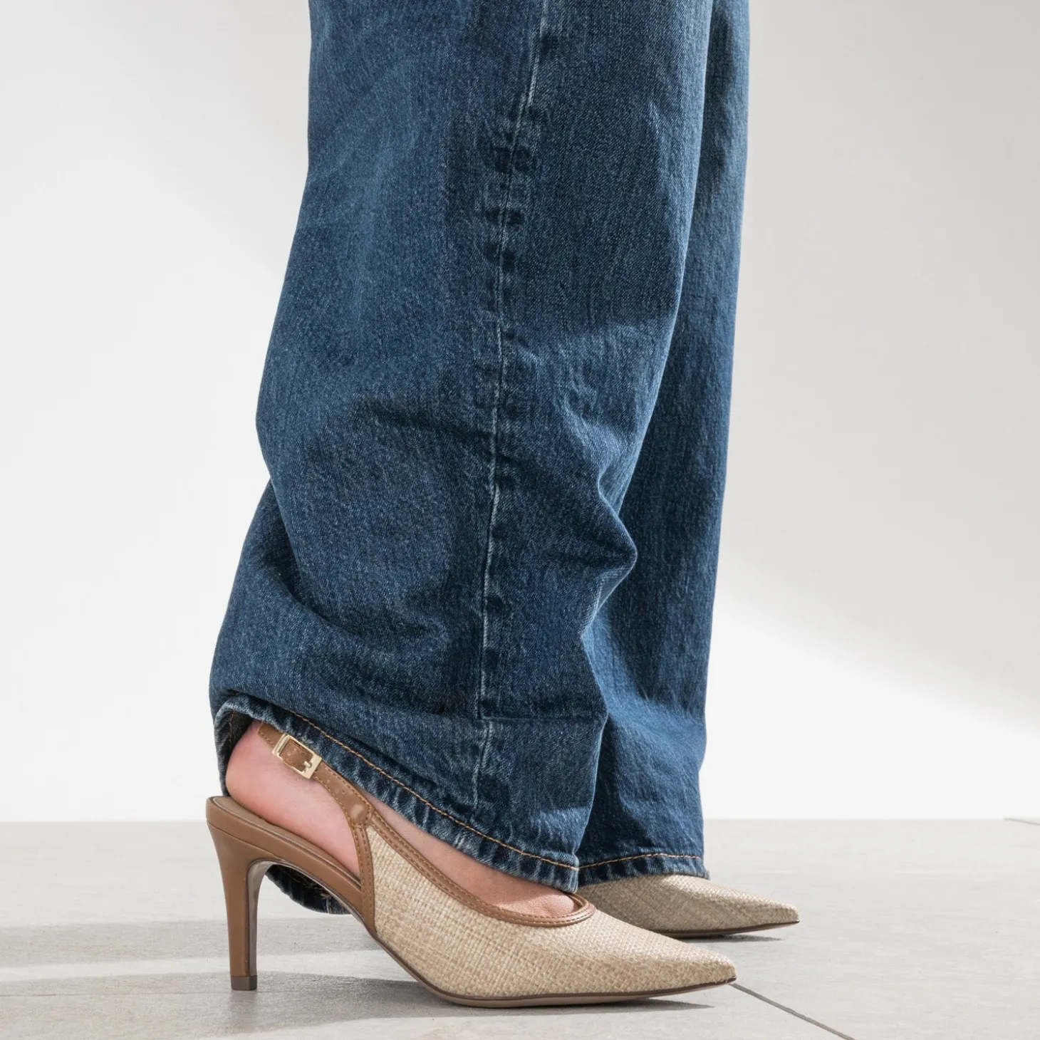 Escarpin slingback beige raphia bout pointu