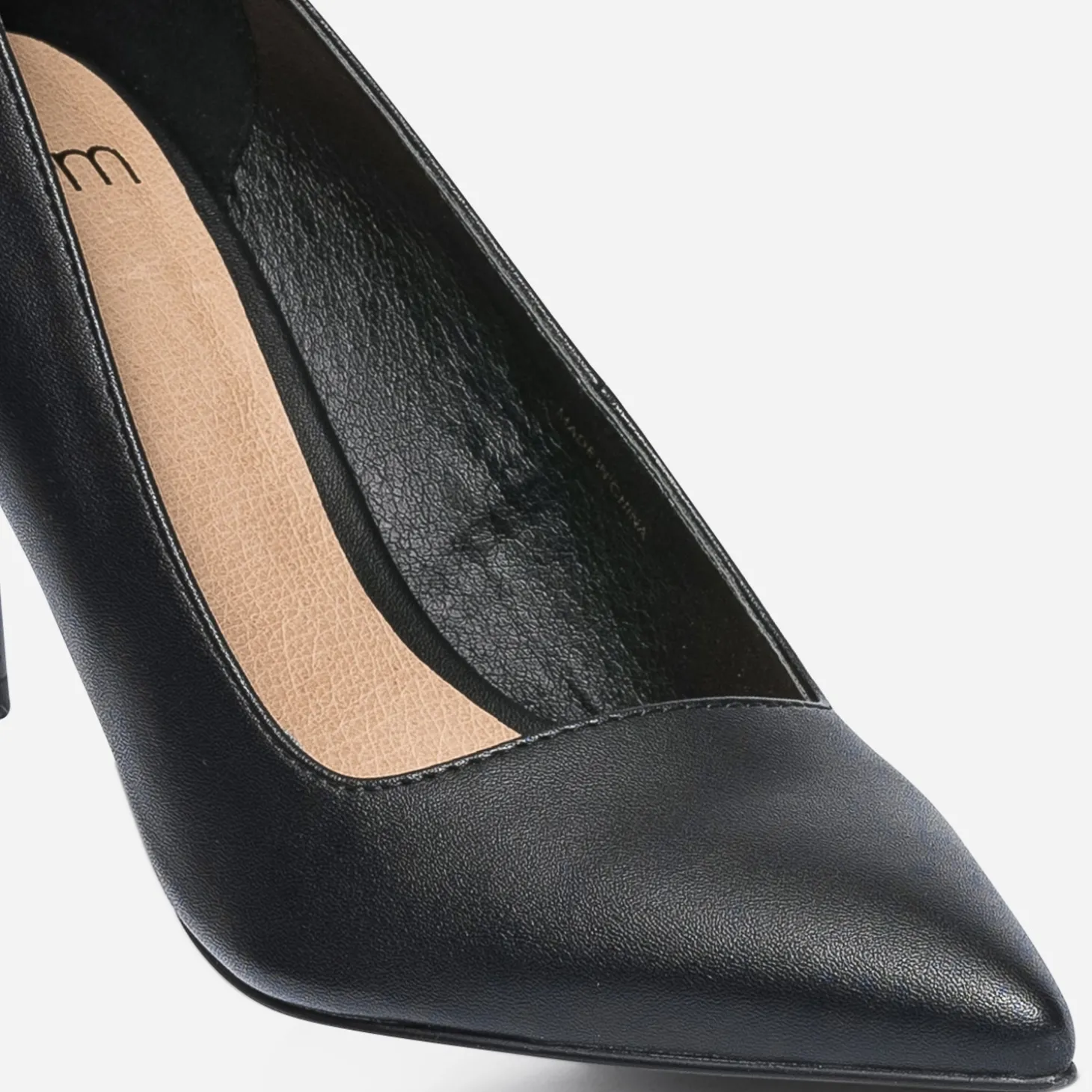 Escarpin TEXTO noir avec découpe biais