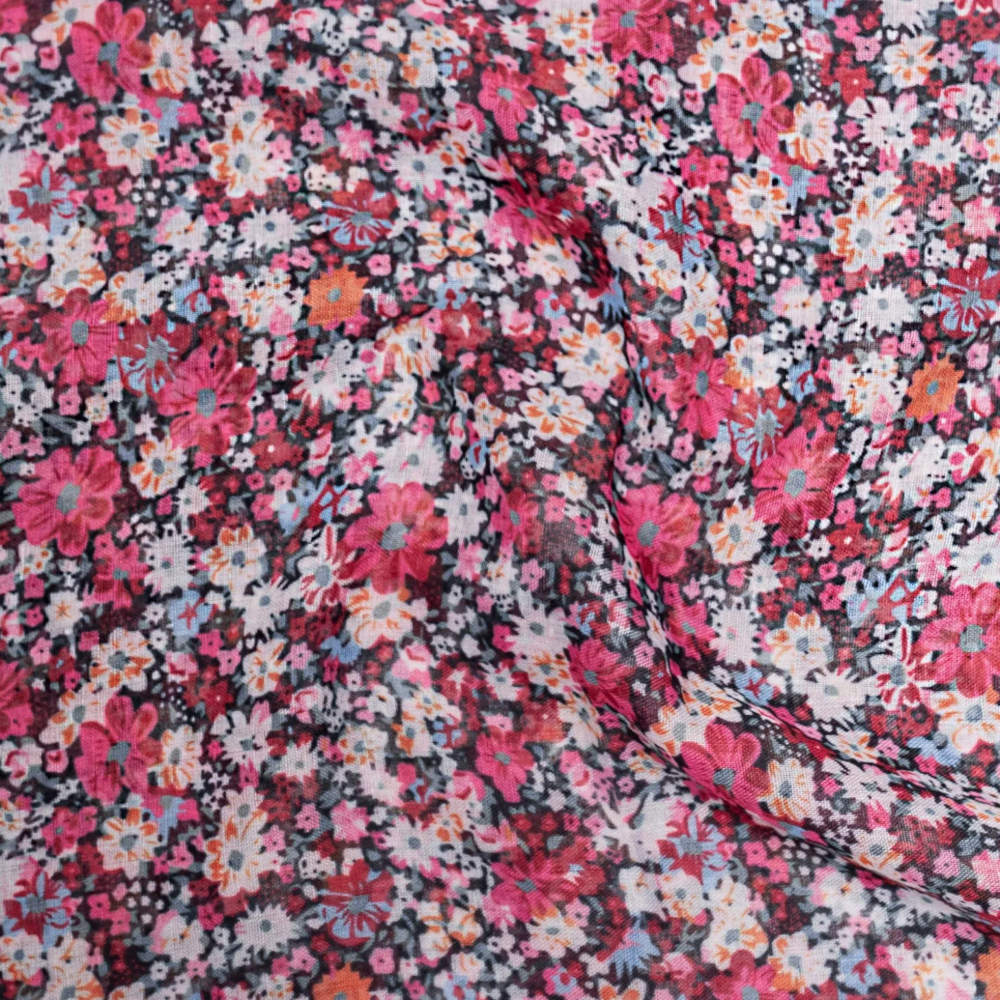 Foulard rouge à motif floral