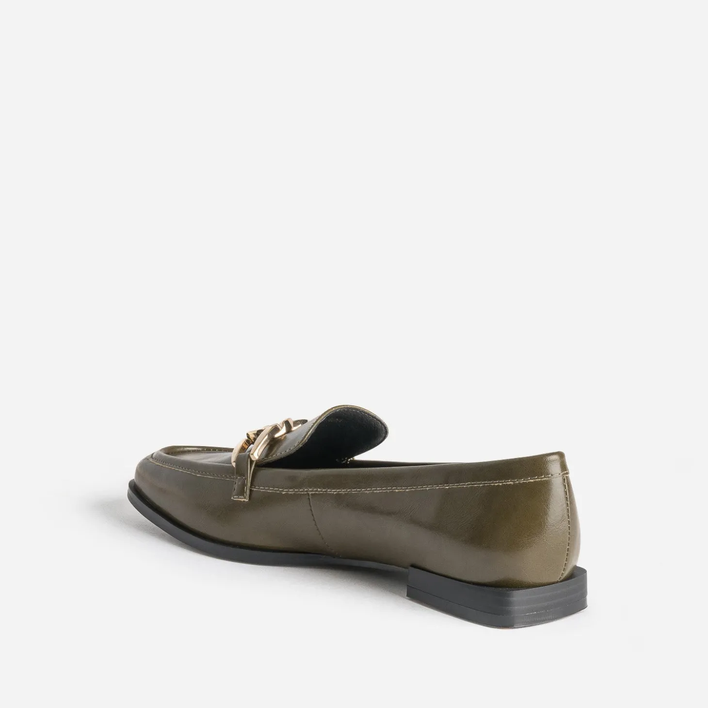 Mocassin kaki avec chaîne dorée