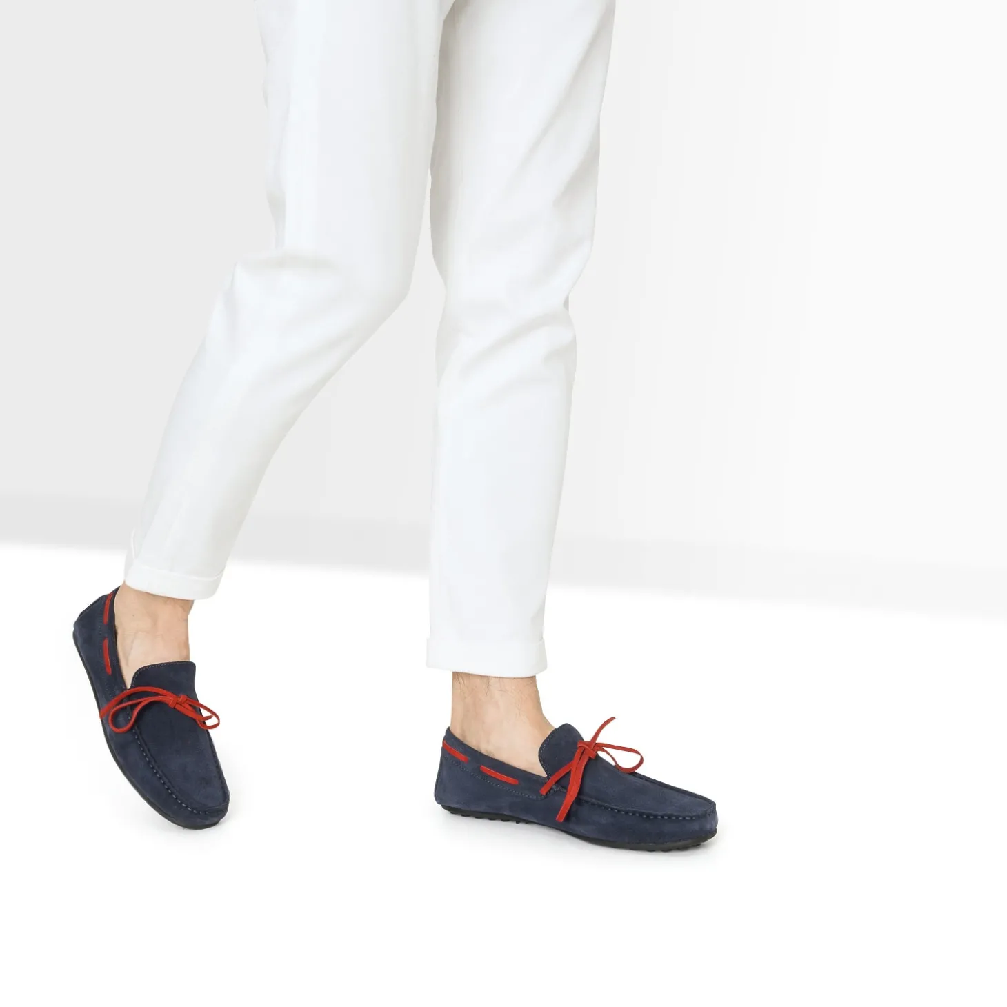 Mocassin marine cuir velours lacet rouge
