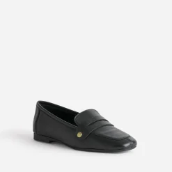 Mocassin noir en cuir rivets dorés