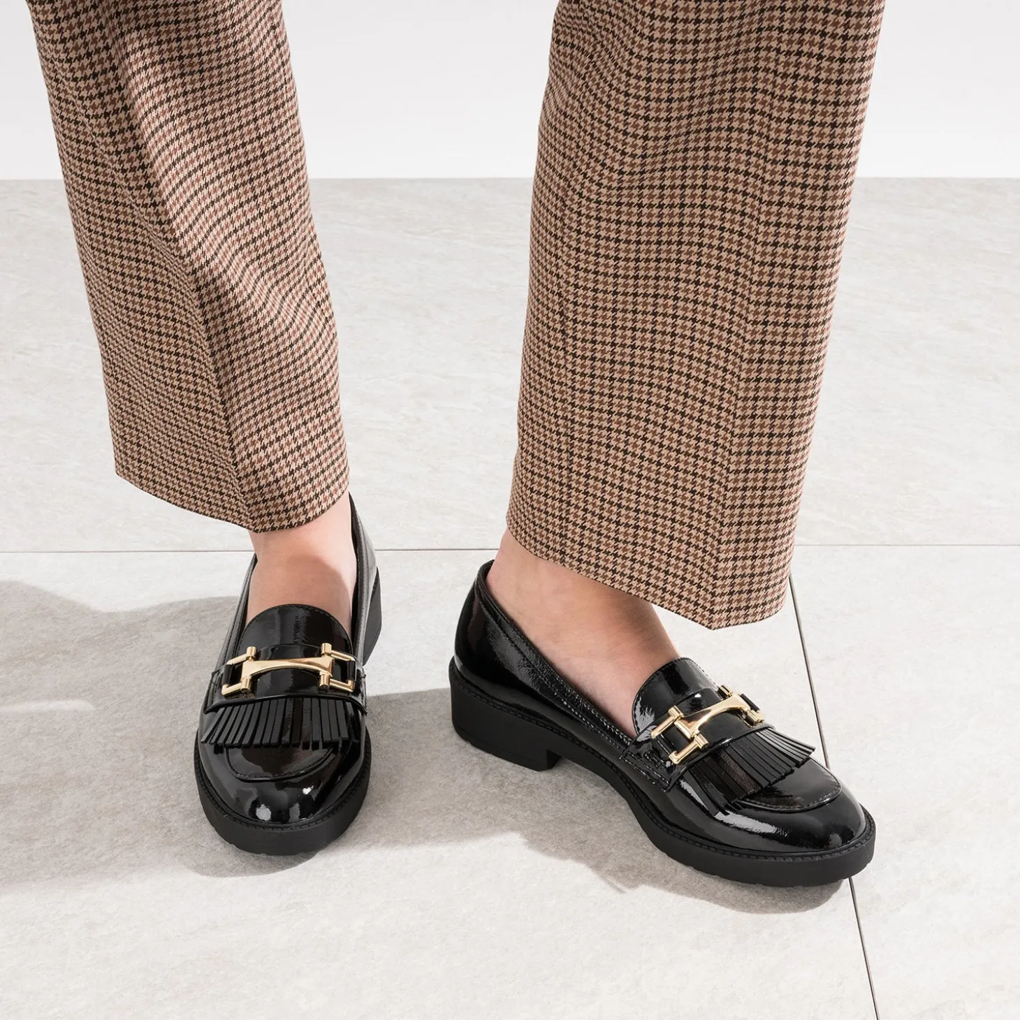 Mocassin noir verni à franges