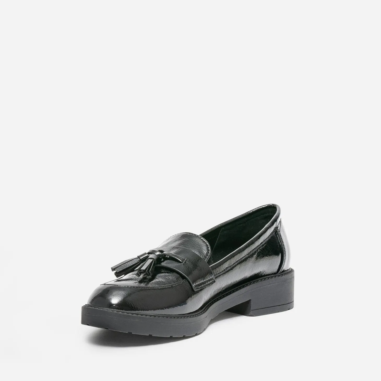Mocassin noir verni à pampilles