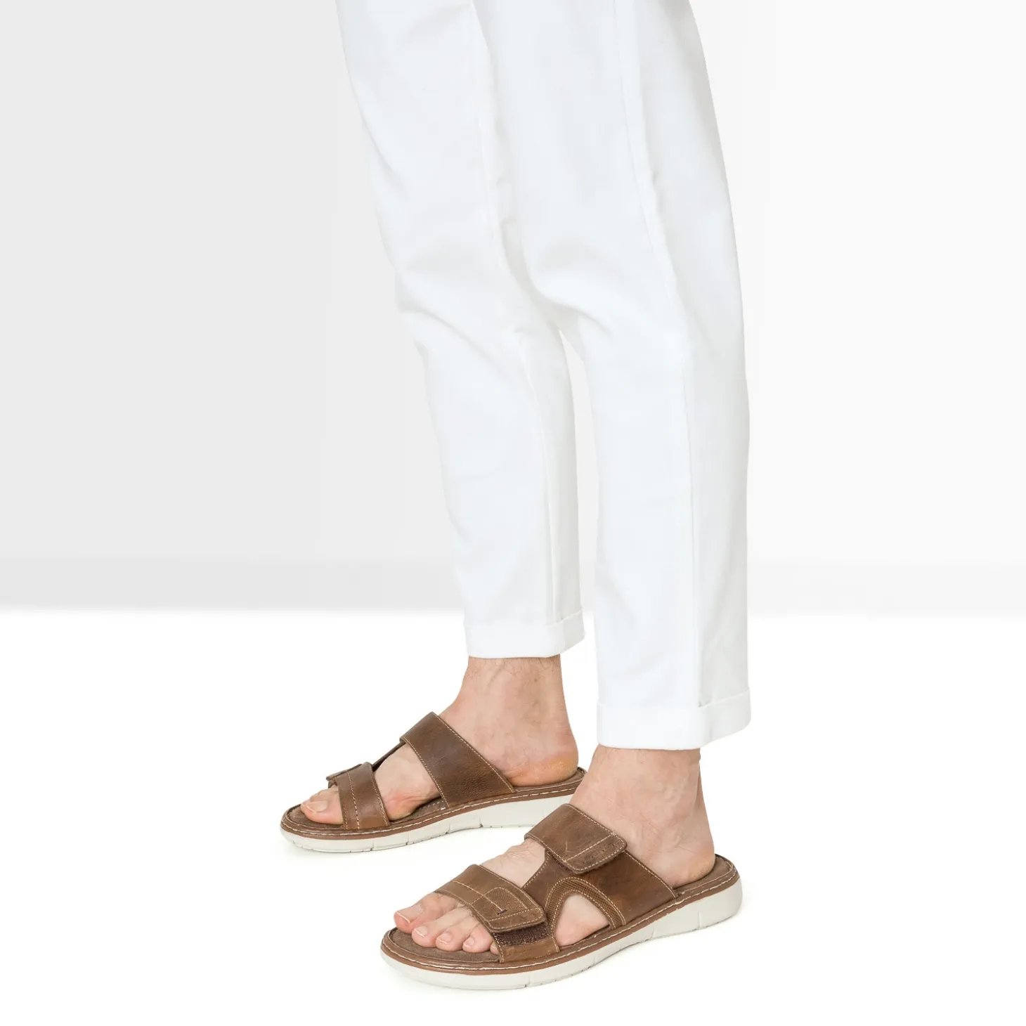Mule marron en cuir à scratchs
