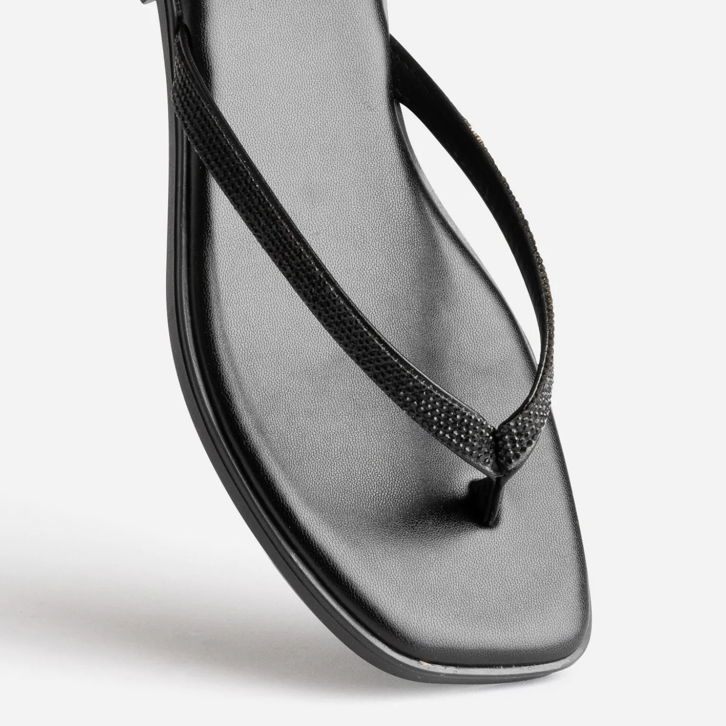 Mule-tong TEXTO noire brides strassées