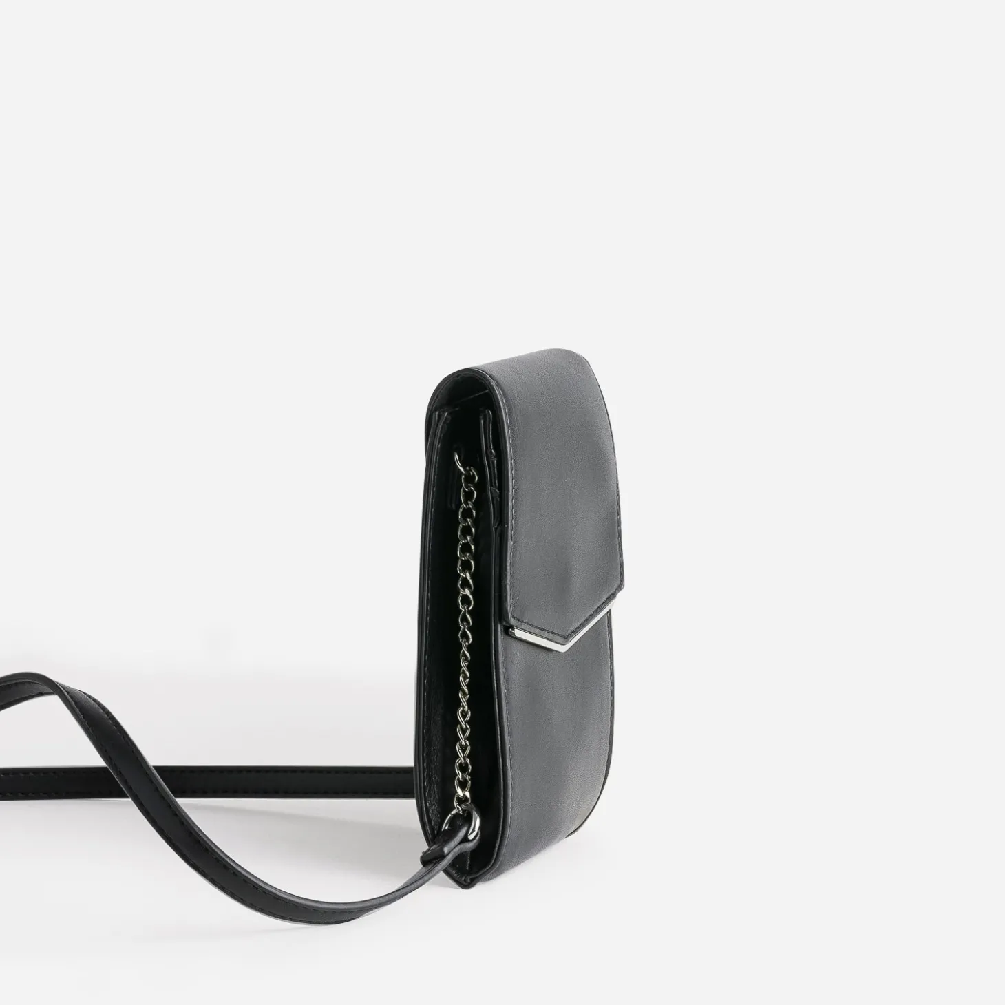 Pochette à téléphone noire avec barrette métal