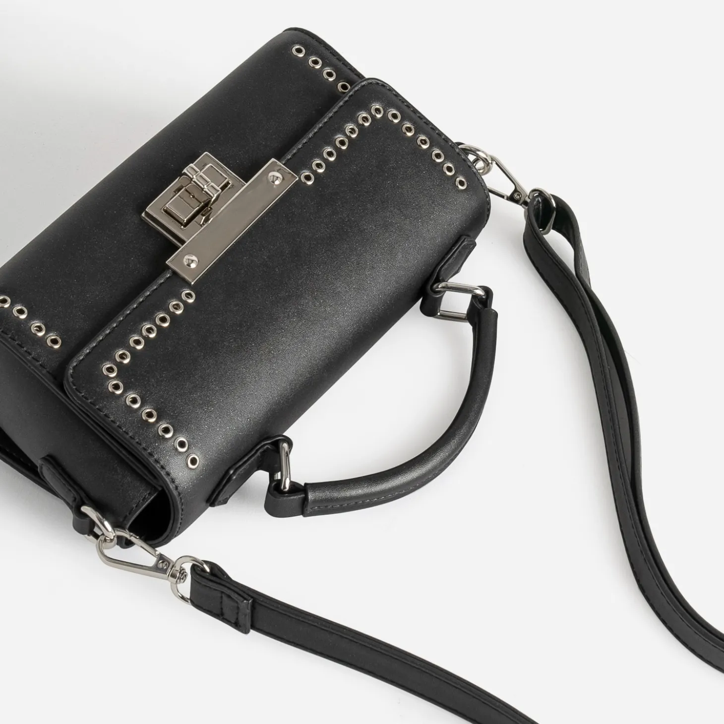 Sac bandoulière noir métalleries argentées