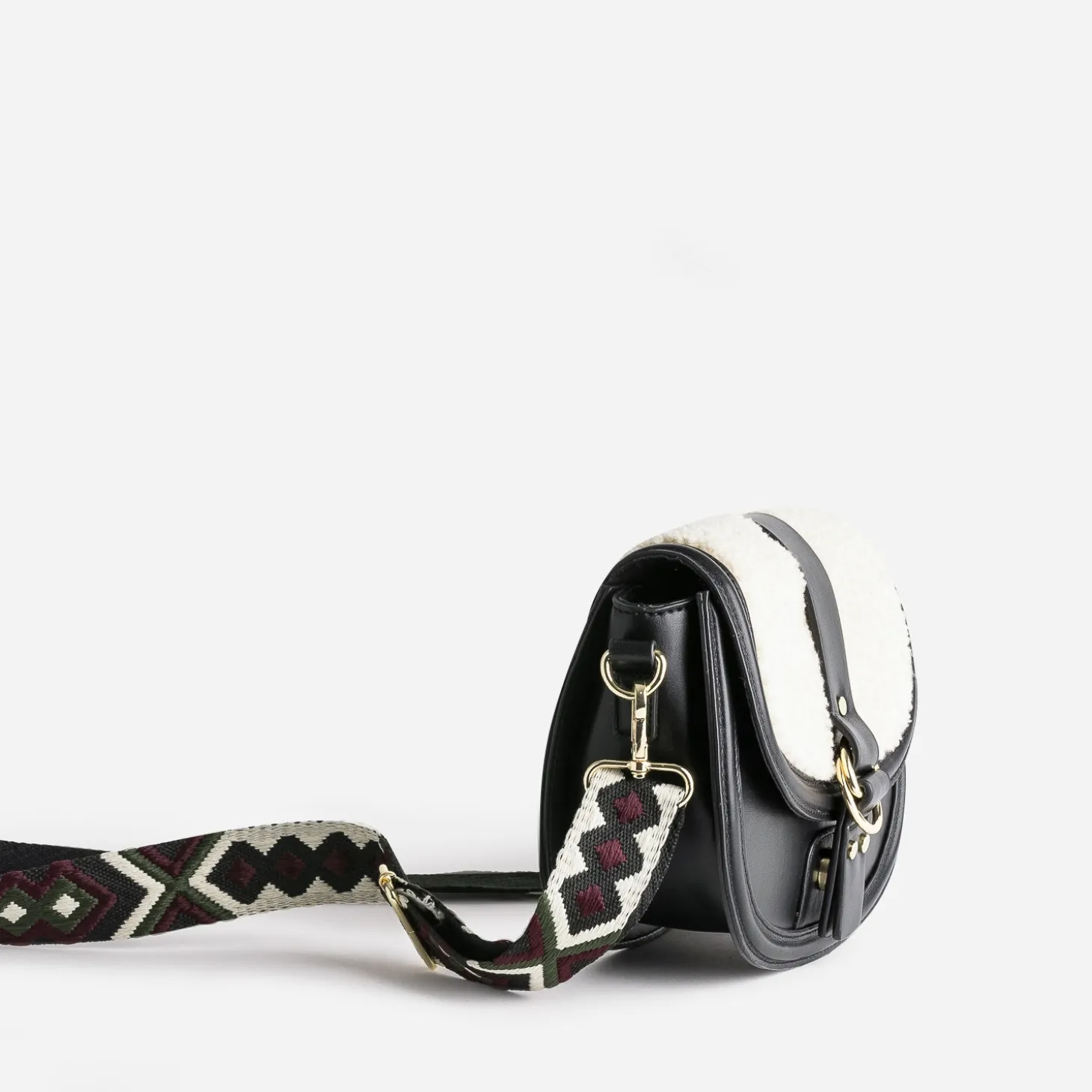 Sac besace TEXTO noir avec rabat tissu Sherpa