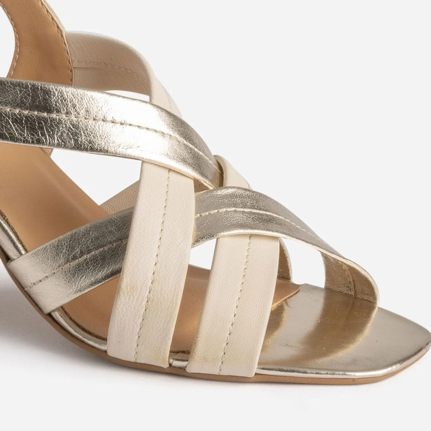 Sandale à talon beige en cuir