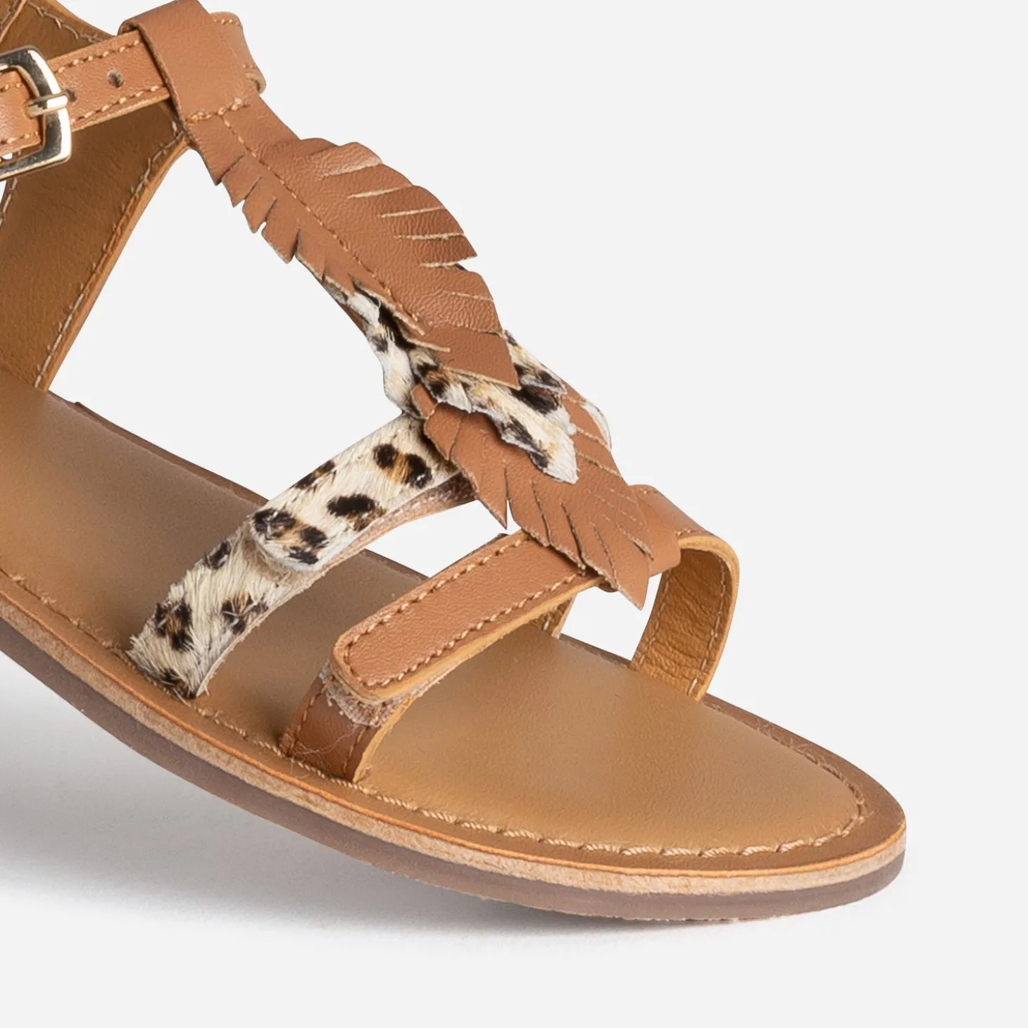 Sandale BUGGY camel cuir décor plumes