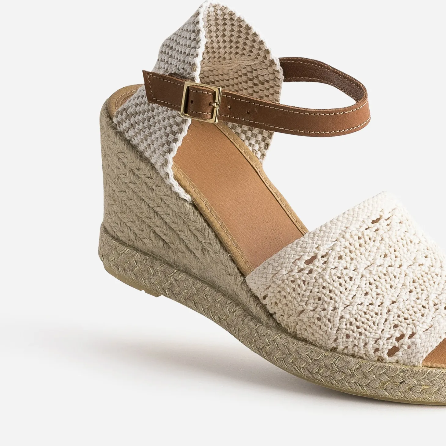 Sandale compensée écrue façon macramé