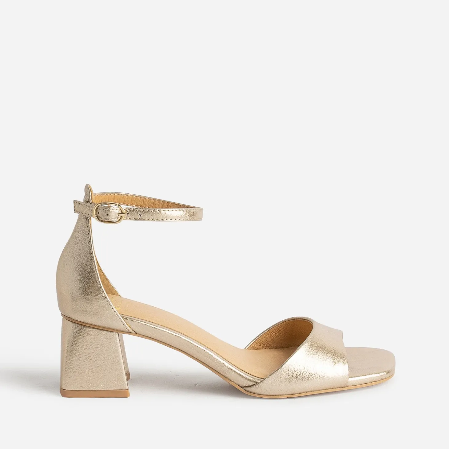 Sandale dorée à talon flare