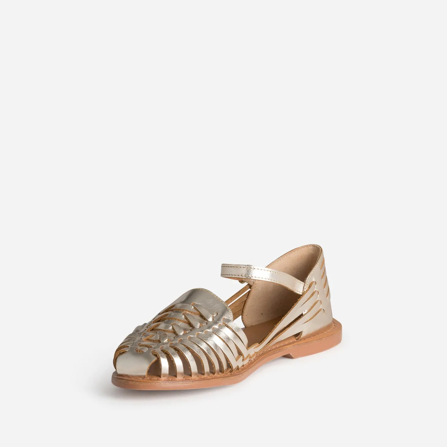 Sandale fermée dorée cuir tressé
