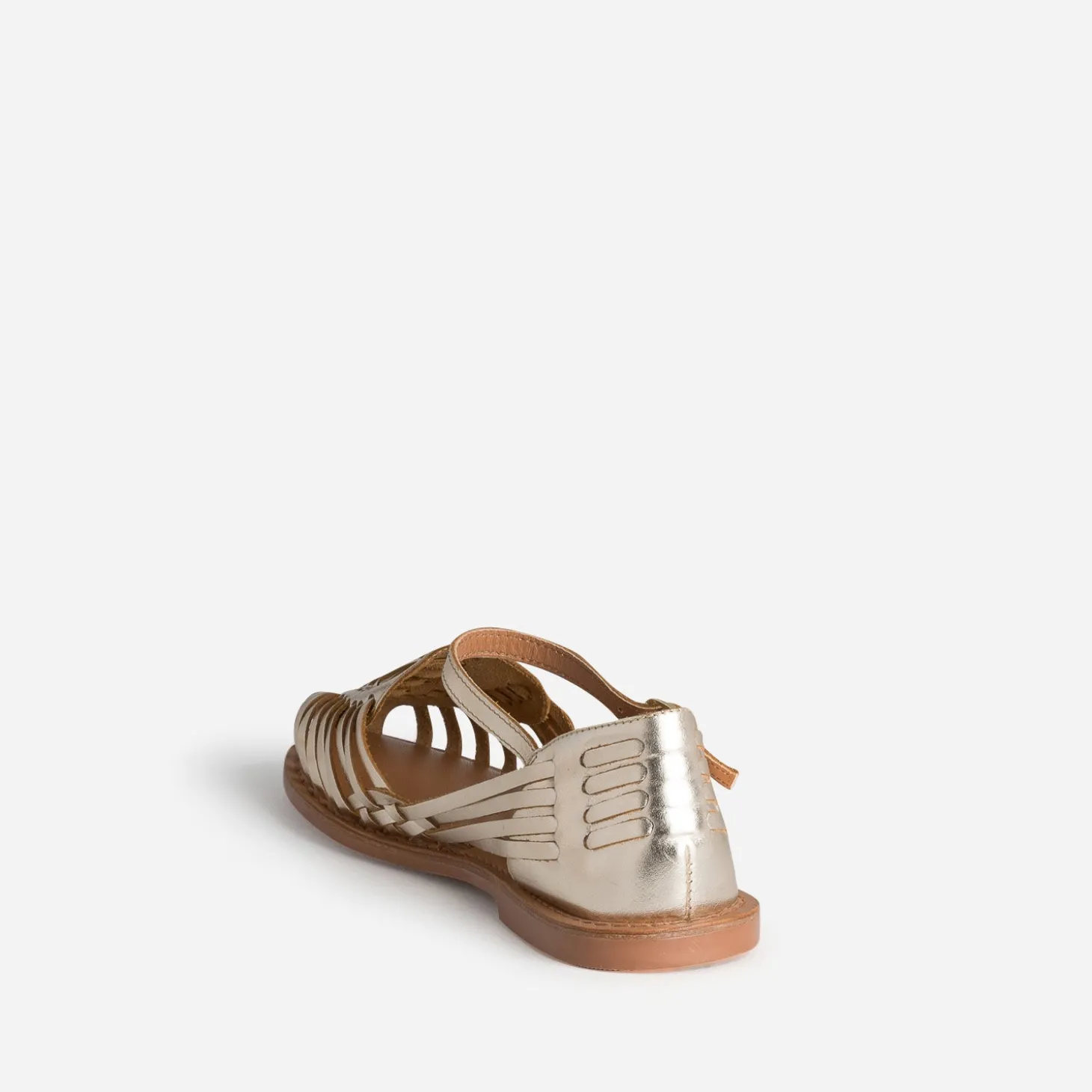 Sandale fermée dorée cuir tressé