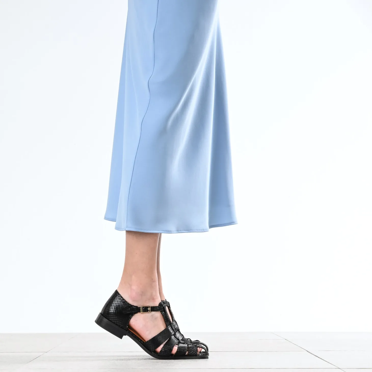 Sandale noire cuir velours effet résille