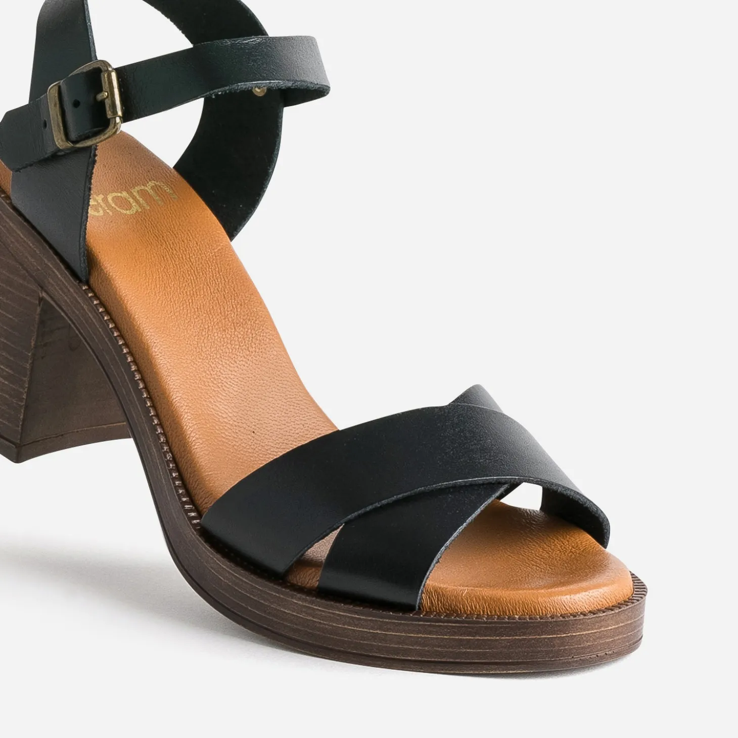Sandale noire en cuir éco-conçu
