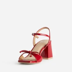 Sandale rouge décor nœud