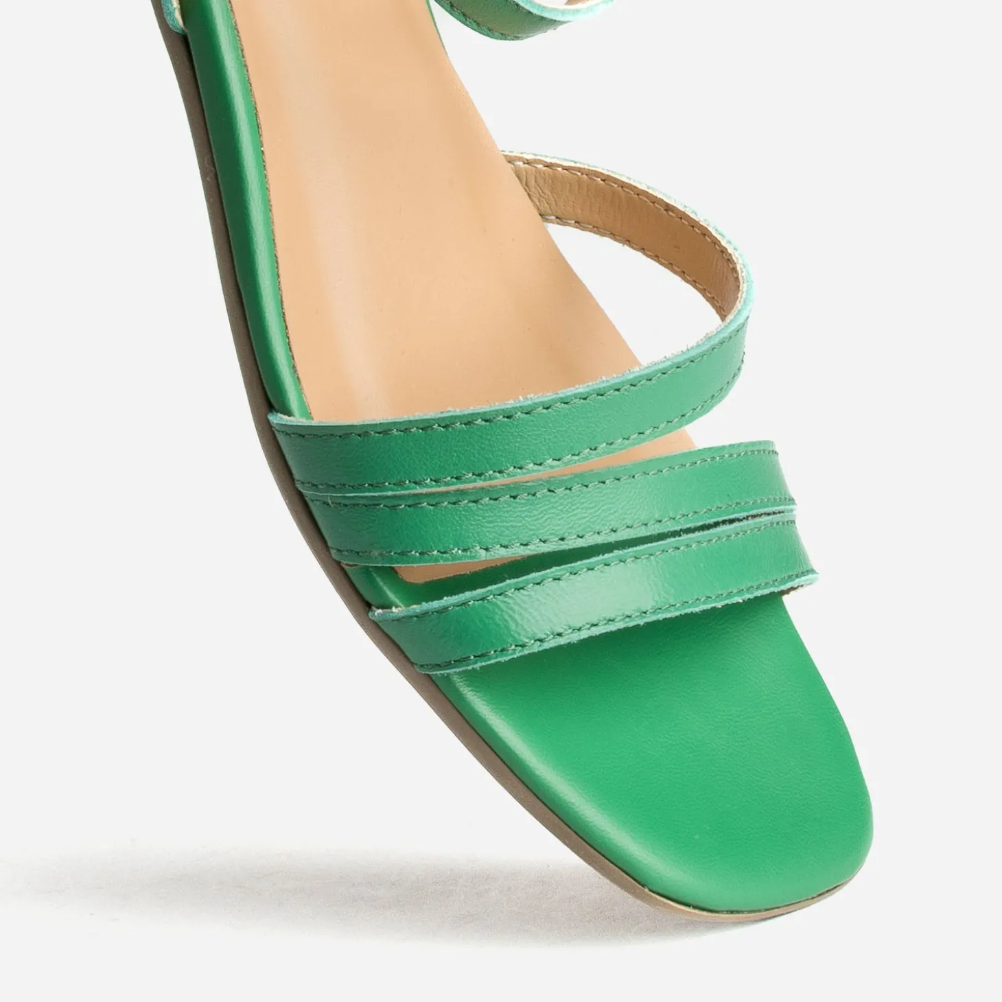 Sandale verte cuir éco-conçu