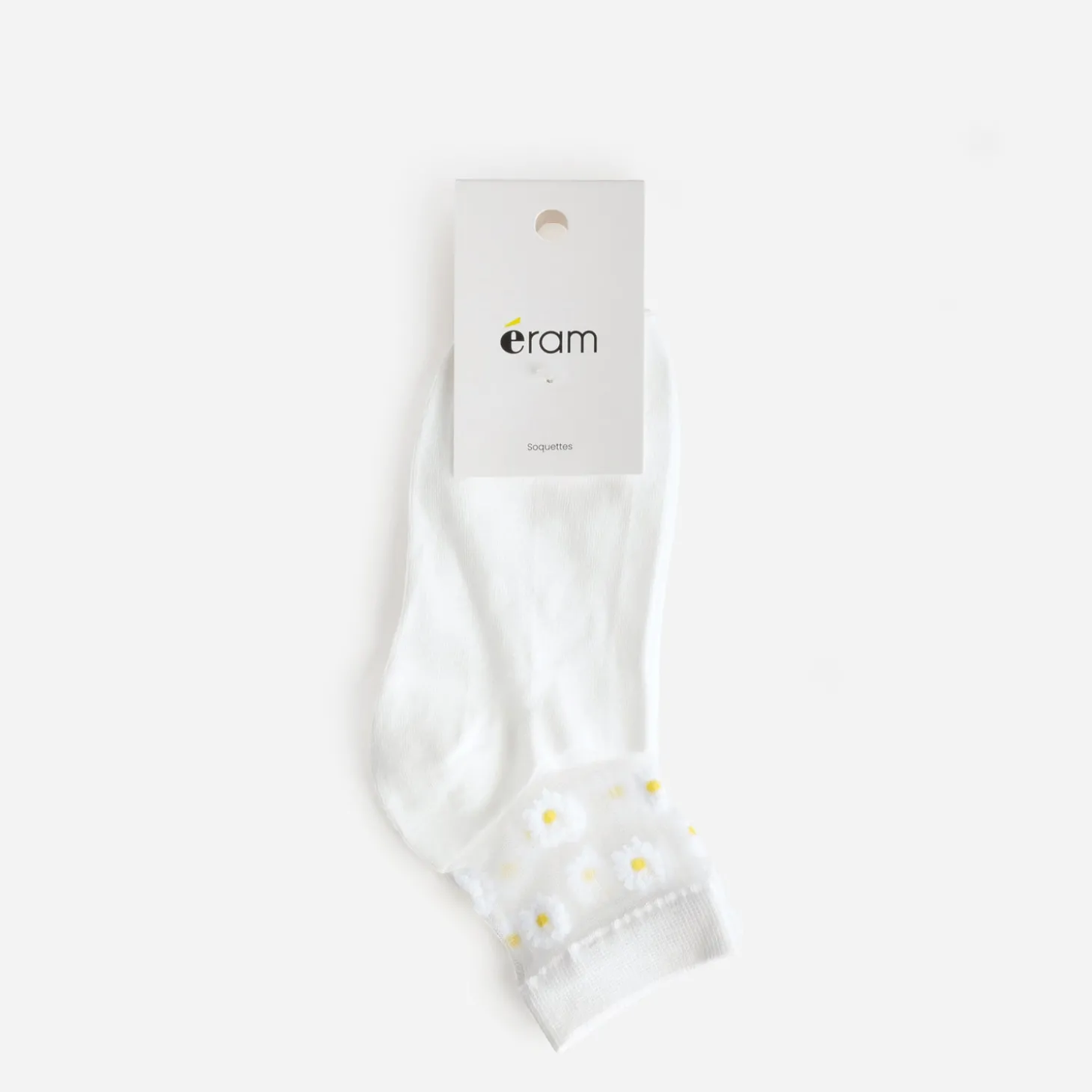 Socquettes blanches détails fleurs